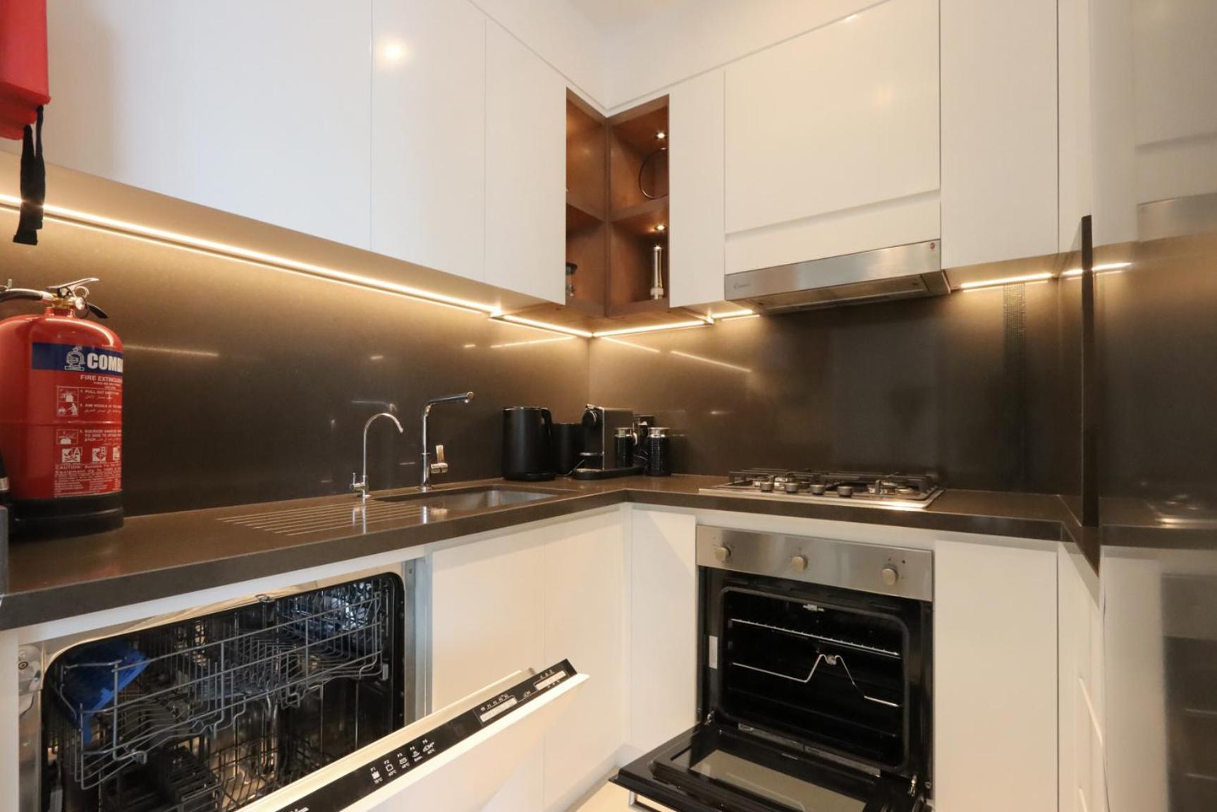 1br Gem With Stunning Marina Views, Close To Metro *